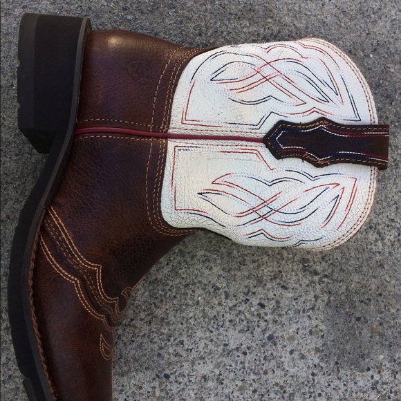 Women’s ariat boots - Picture 2 of 2